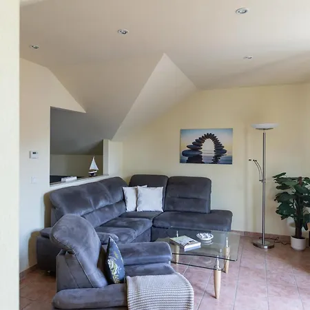 54 7, Lindenweg 2 G *